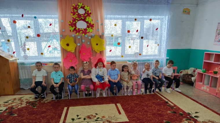 8 марта.